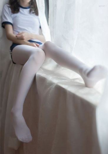 脱了她的内裤猛的进去了