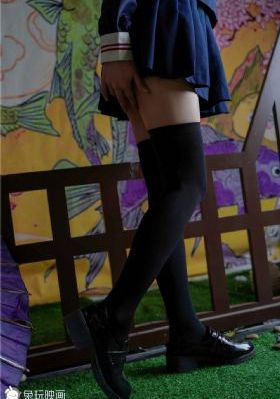 女同学的胯对着我的嘴撒尿